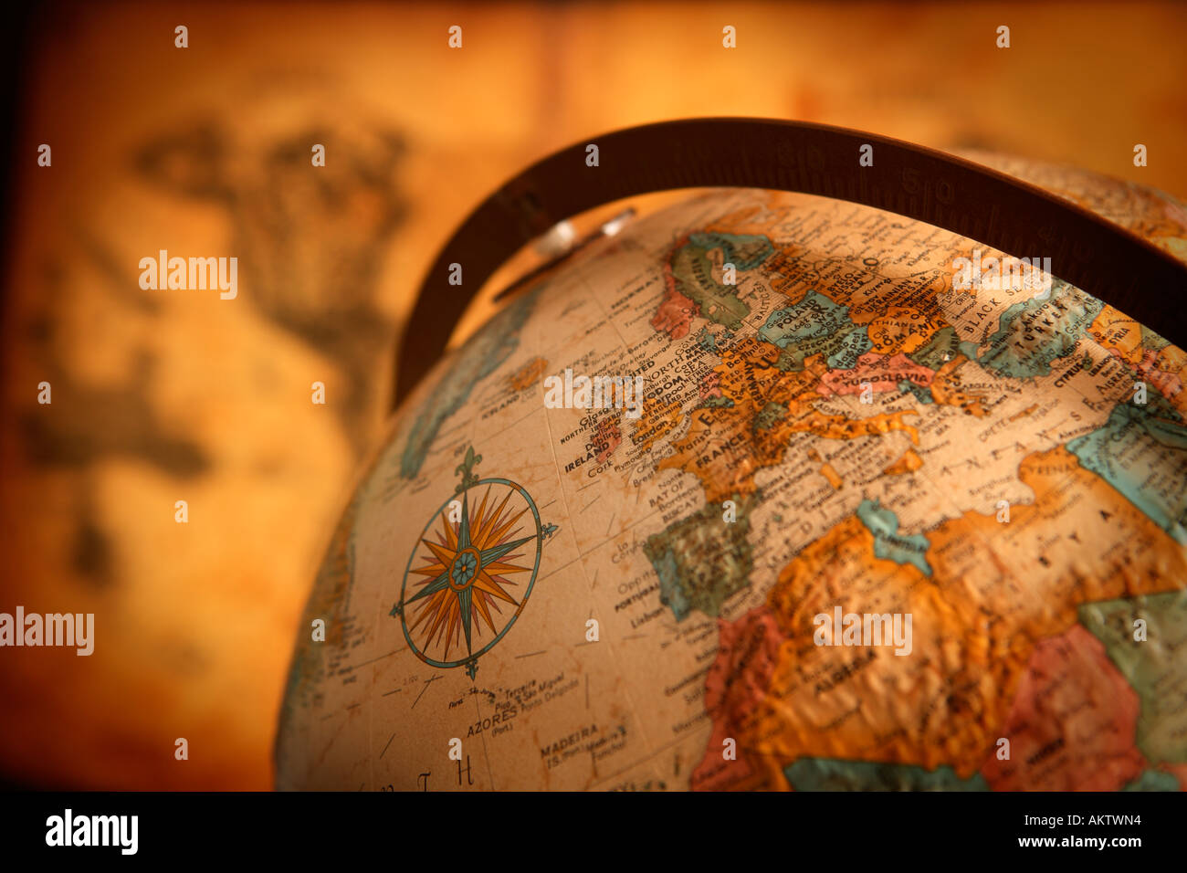 Globe antique et carte Banque D'Images