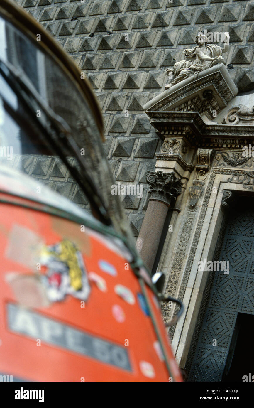 Italie Naples ravalé la l'église Gesù Nuovo Piazza del Gesu Banque D'Images