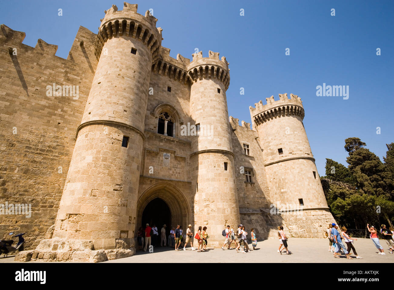 Entrée principale du palais du Grand Maître construit au cours de la 14e siècle, la ville de Rhodes, Rhodes, Grèce Banque D'Images