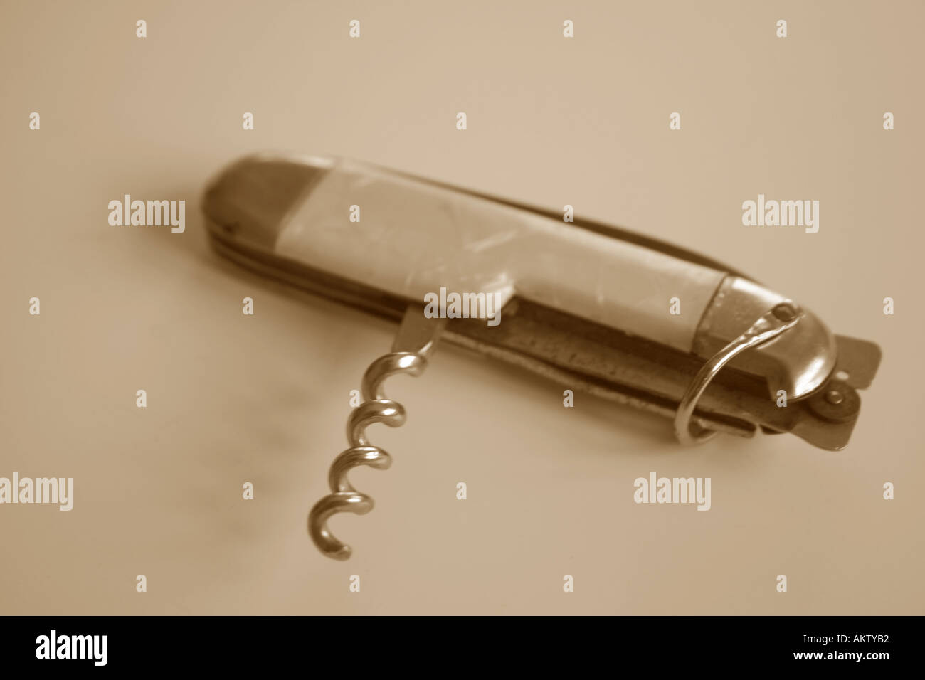 Old vintage stylo couteau avec tire-bouchon Banque D'Images