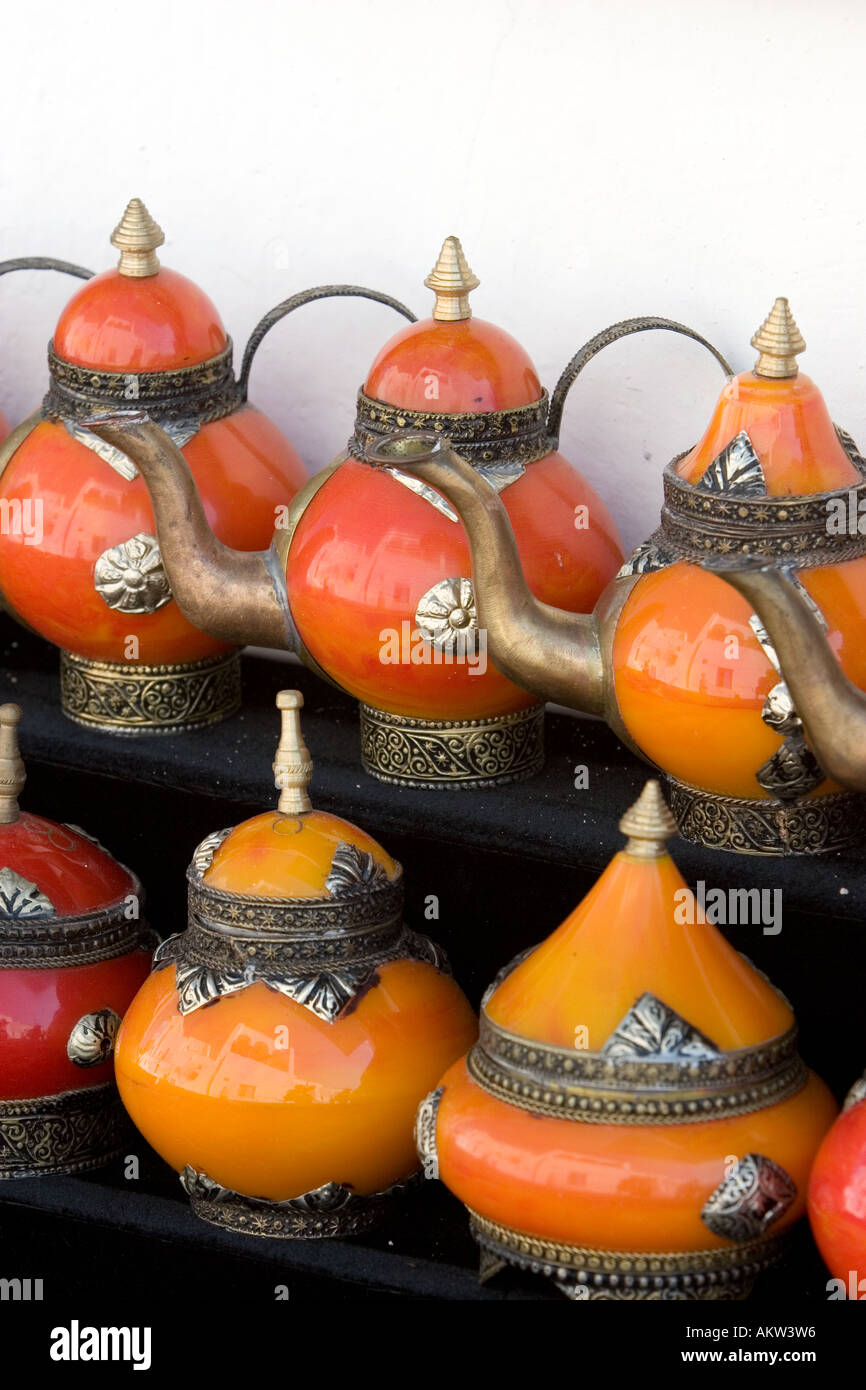 Pots à une boutiques de souvenirs à Sidi Bou Said Tunisie Banque D'Images
