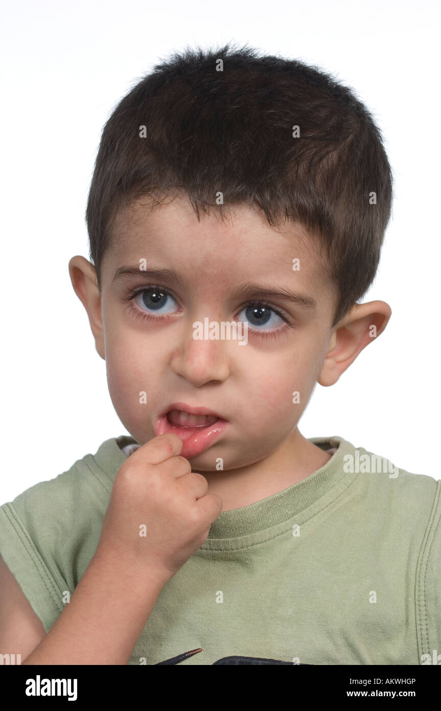 Baby Boy attrapant sa lèvre Banque D'Images