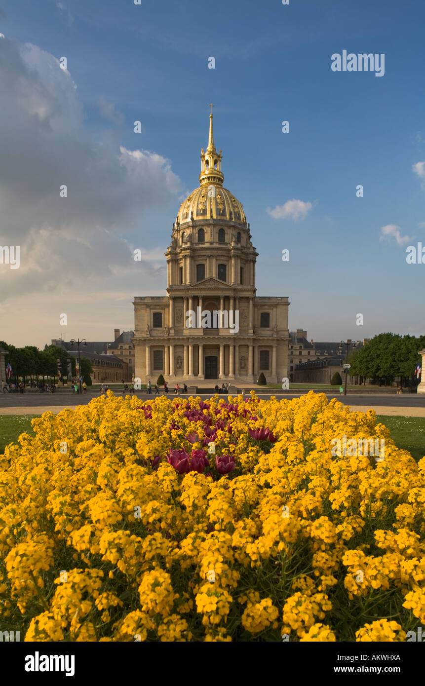 Tombeau de Napoléon, les fleurs, l'Hôtel des Invalides Paris France Banque D'Images