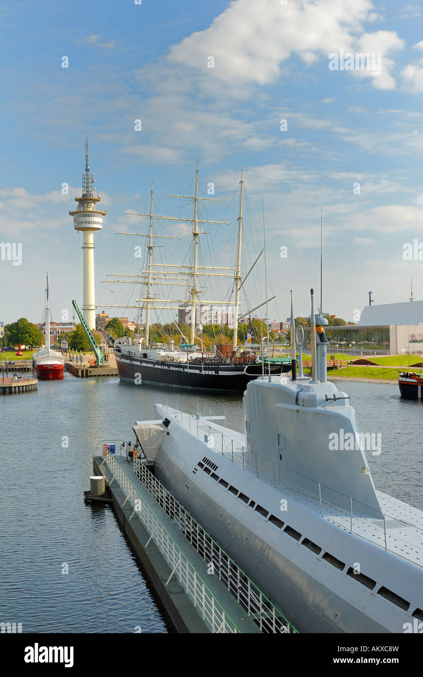 Les navires et le musée du radar-radiotower - Bremerhaven, Brême, Allemagne, Europe. Banque D'Images