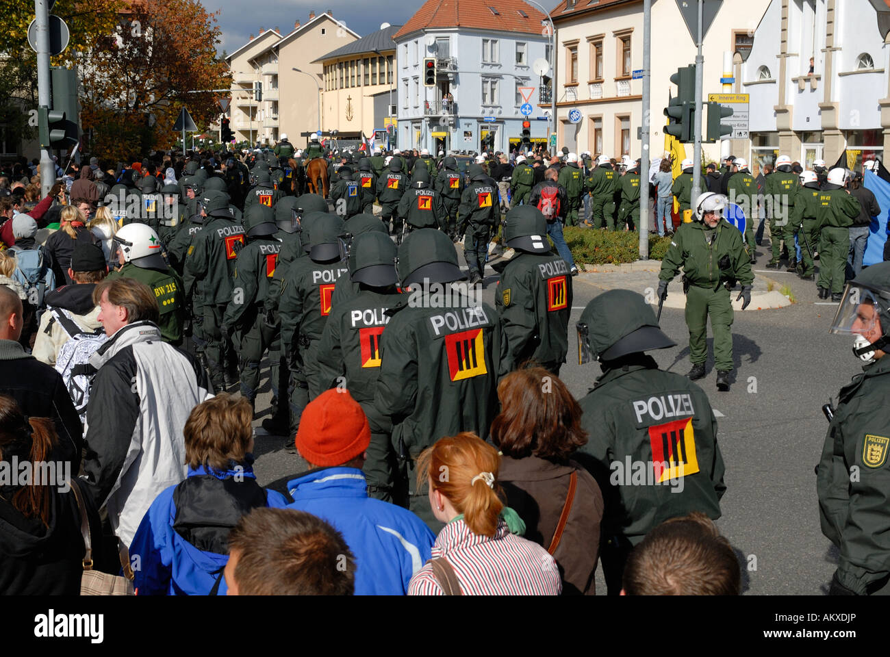 Les unités anti émeutes assurer une démonstration - Baden Württemberg, Allemagne, Europe. Banque D'Images