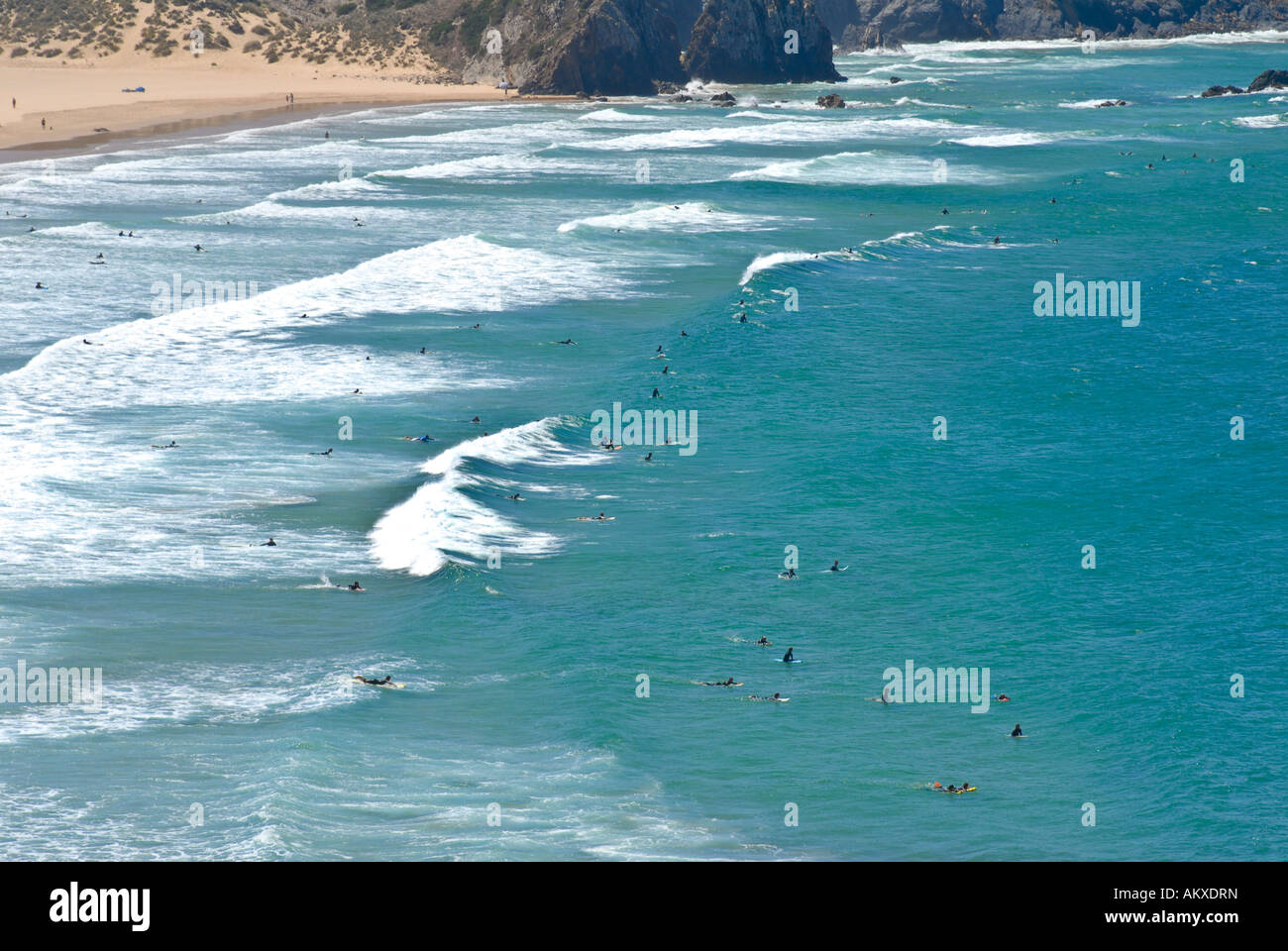 Océan Atlantique, surfeur à Praia do Amado, Algarve, Portugal, Europe Banque D'Images