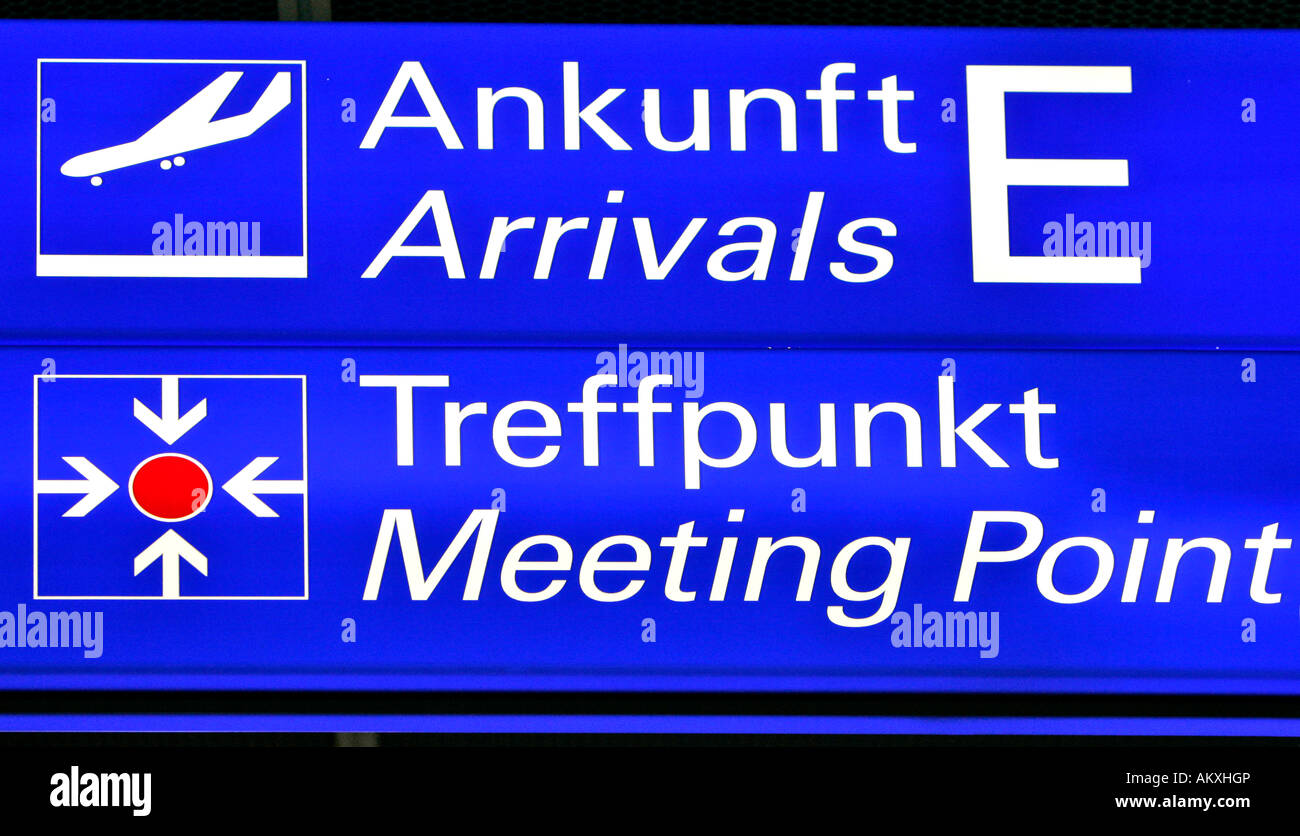 Le point de rencontre avec le symbole et d'arrivée, l'aéroport de Francfort, Francfort, Hesse, Allemagne. Banque D'Images