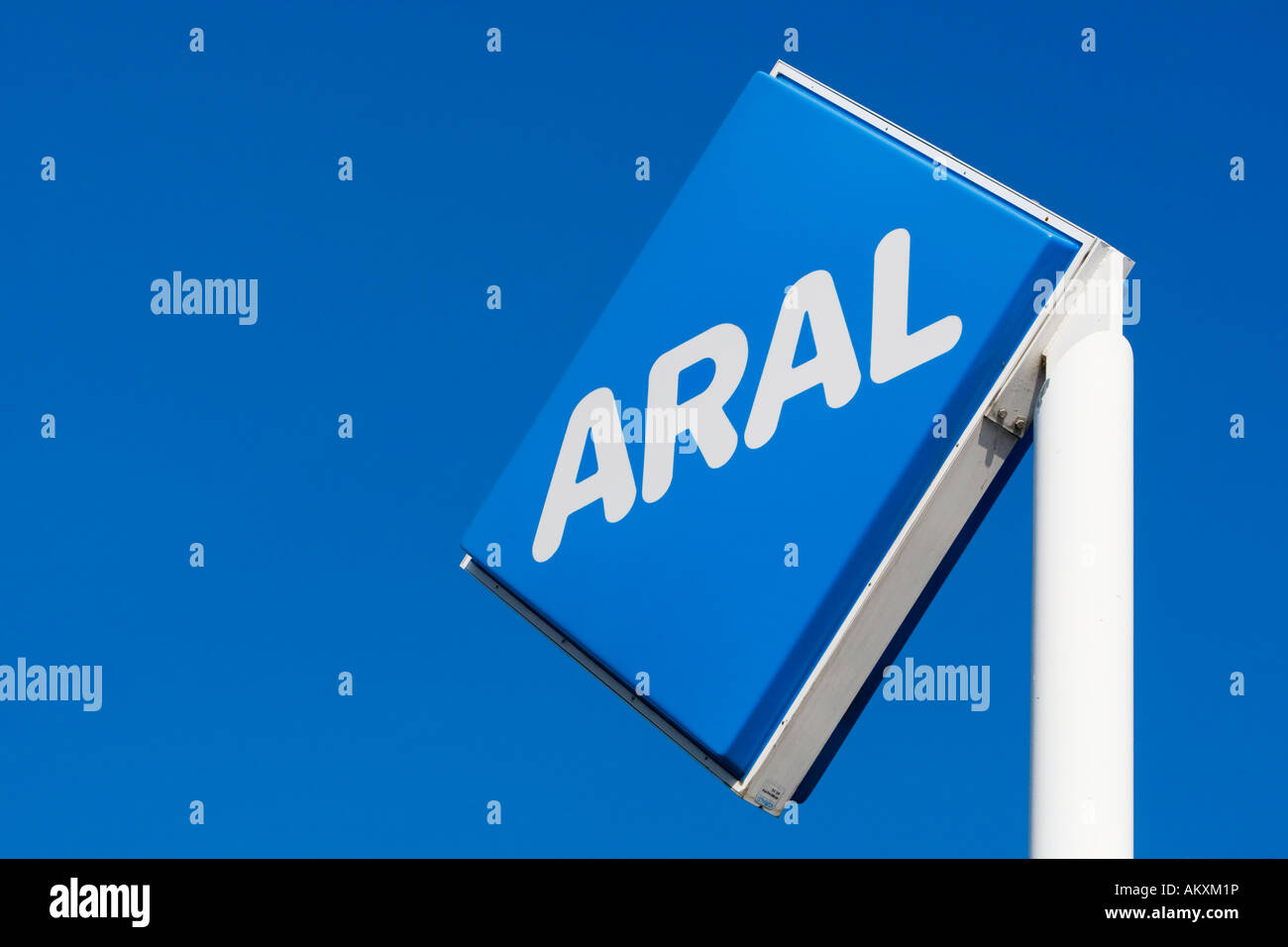 Une station d'essence de l'entreprise pétrolière Aral, Allemagne. Banque D'Images