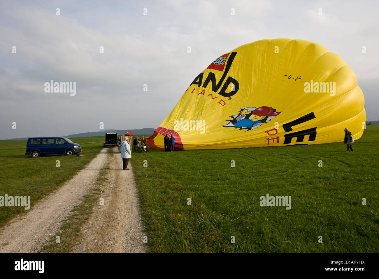 Build-up, la préparation pour un tour en montgolfière, Allgaeu, Bavaria, Germany Banque D'Images