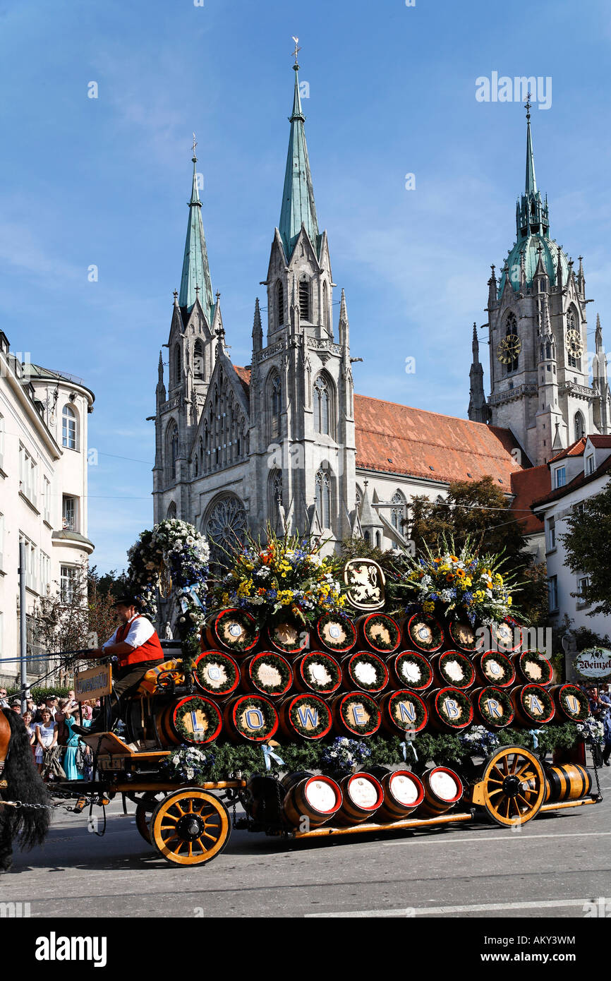 Parade d'ouverture traditionnelle, l'Oktoberfest, église St Paul, la fête de la bière de Munich, Bavière, Allemagne Banque D'Images