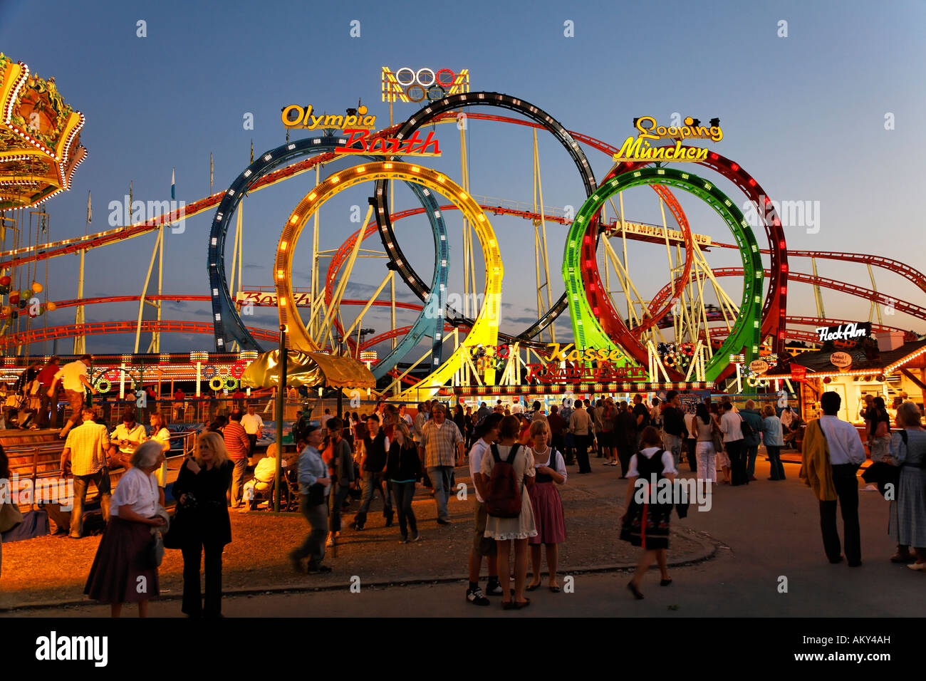 Roller Coaster de boucle d'Olympia, l'Oktoberfest, la fête de la bière de Munich, Bavière, Allemagne Banque D'Images