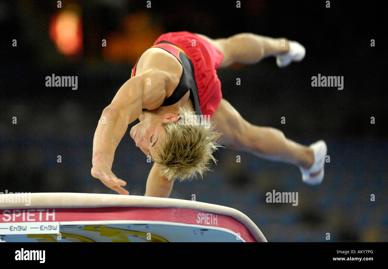 Gymnastique Artistique de Philipp BOY GER à vault Championnats du Monde de Gymnastique artistique 2007 Stuttgart Baden-Württemberg, Allemagne Banque D'Images