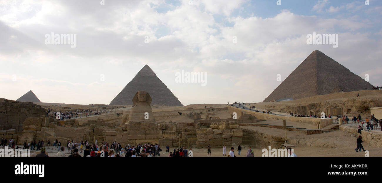 Les pyramides de Gizeh en. Panorama avec Sphinx, Gizeh, Le Caire, Egyt Banque D'Images