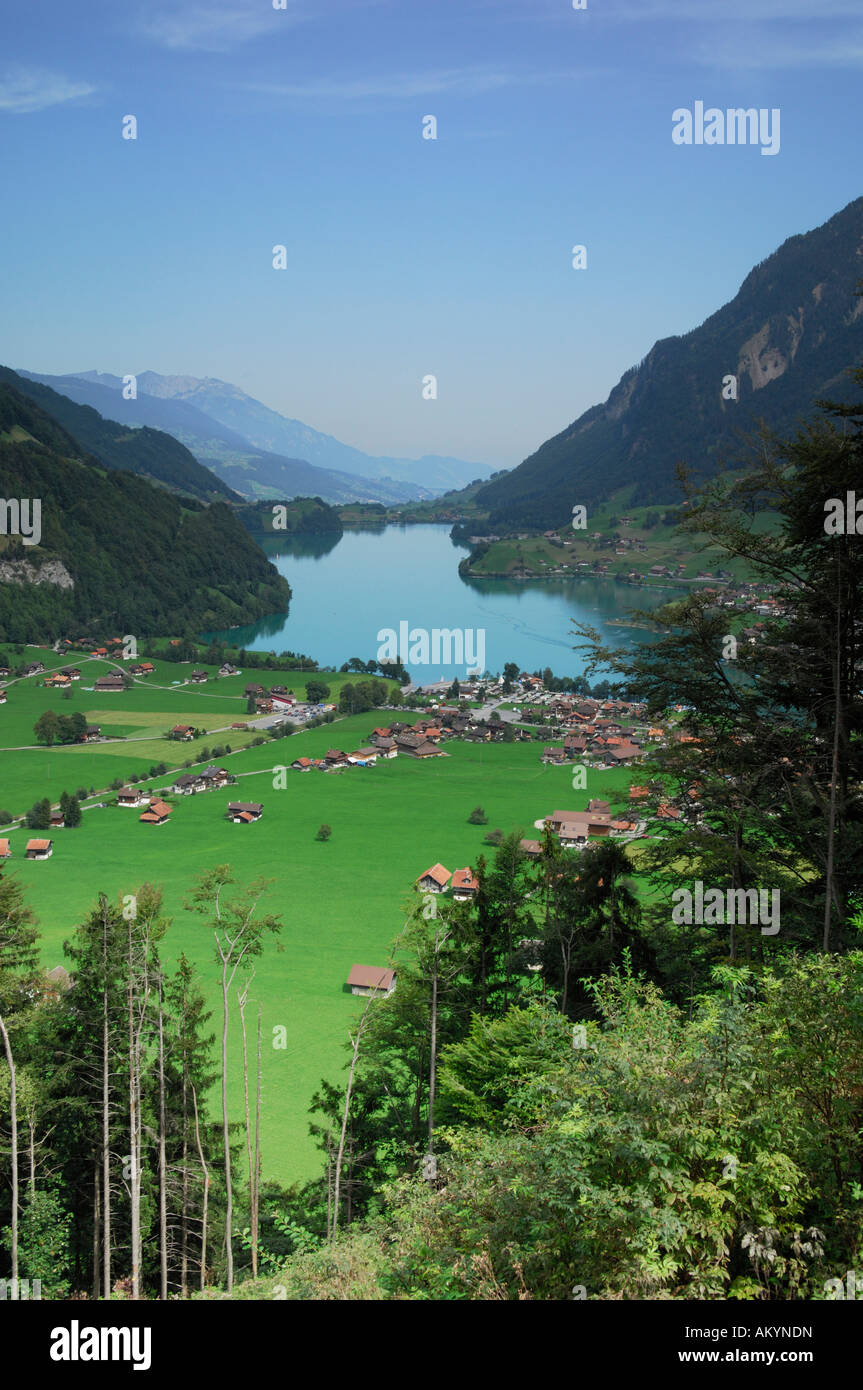 Vue depuis le Bruenig Pass sur le lac de Sarnen, le stockage, le lac d'Obwald, en Suisse Banque D'Images