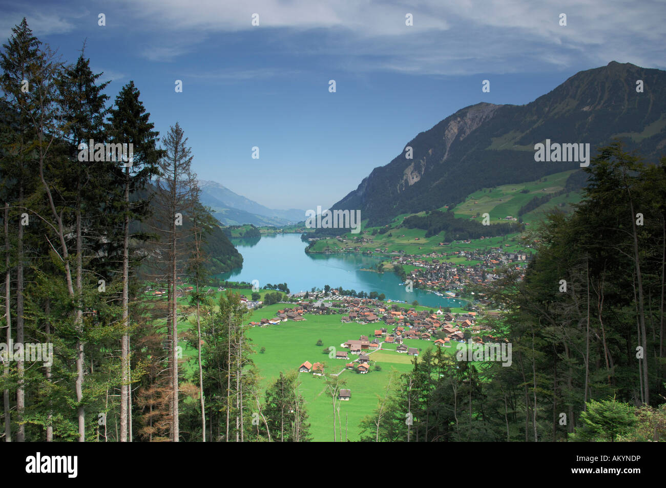Vue depuis le Bruenig Pass sur le lac de Sarnen, le stockage, le lac d'Obwald, en Suisse Banque D'Images
