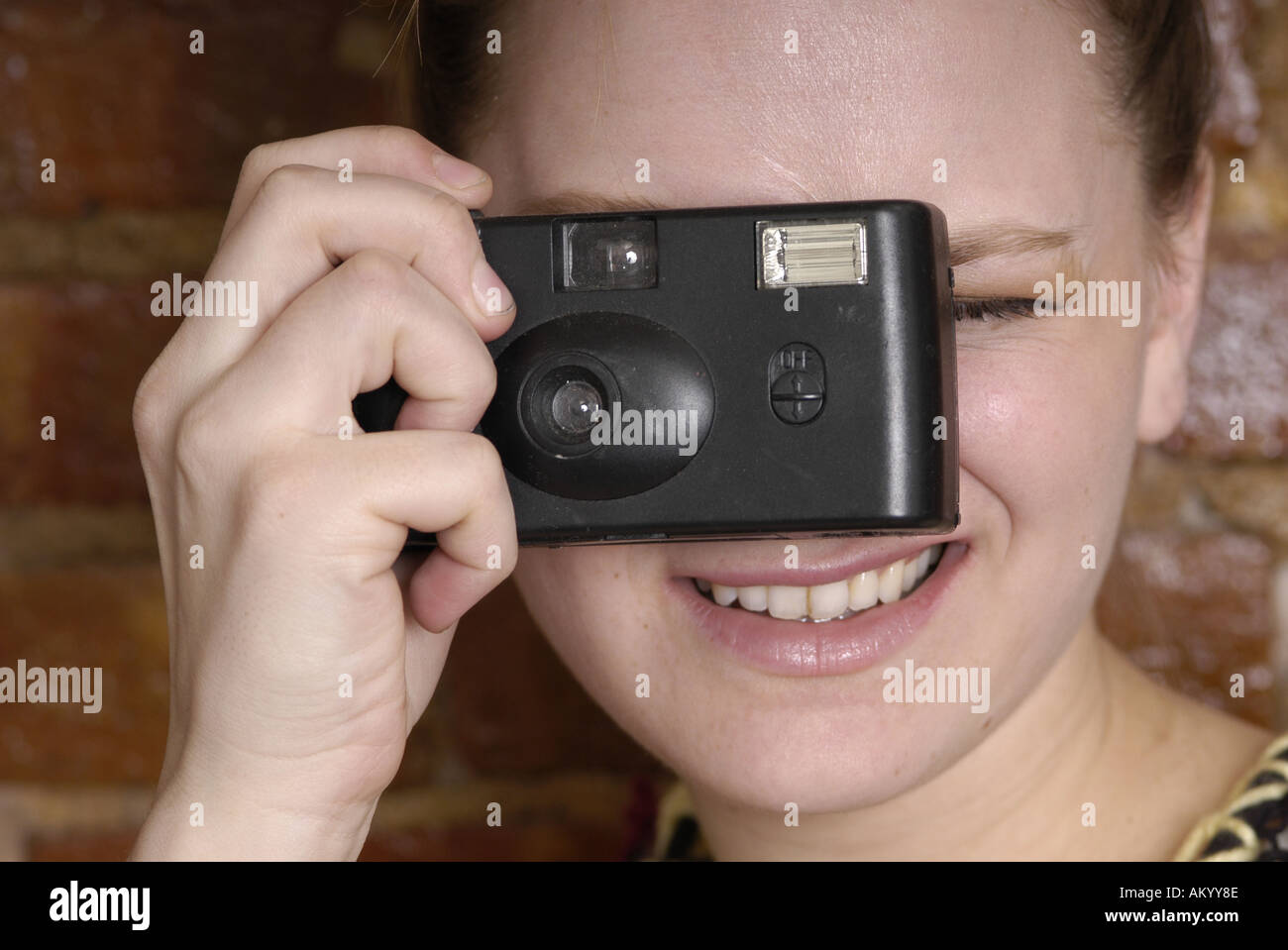 Photos Photos Photos prendre des photos de l'appareil photo prise de photos la prise de photographies, bouche ouverte femme fille femme caucasian Banque D'Images