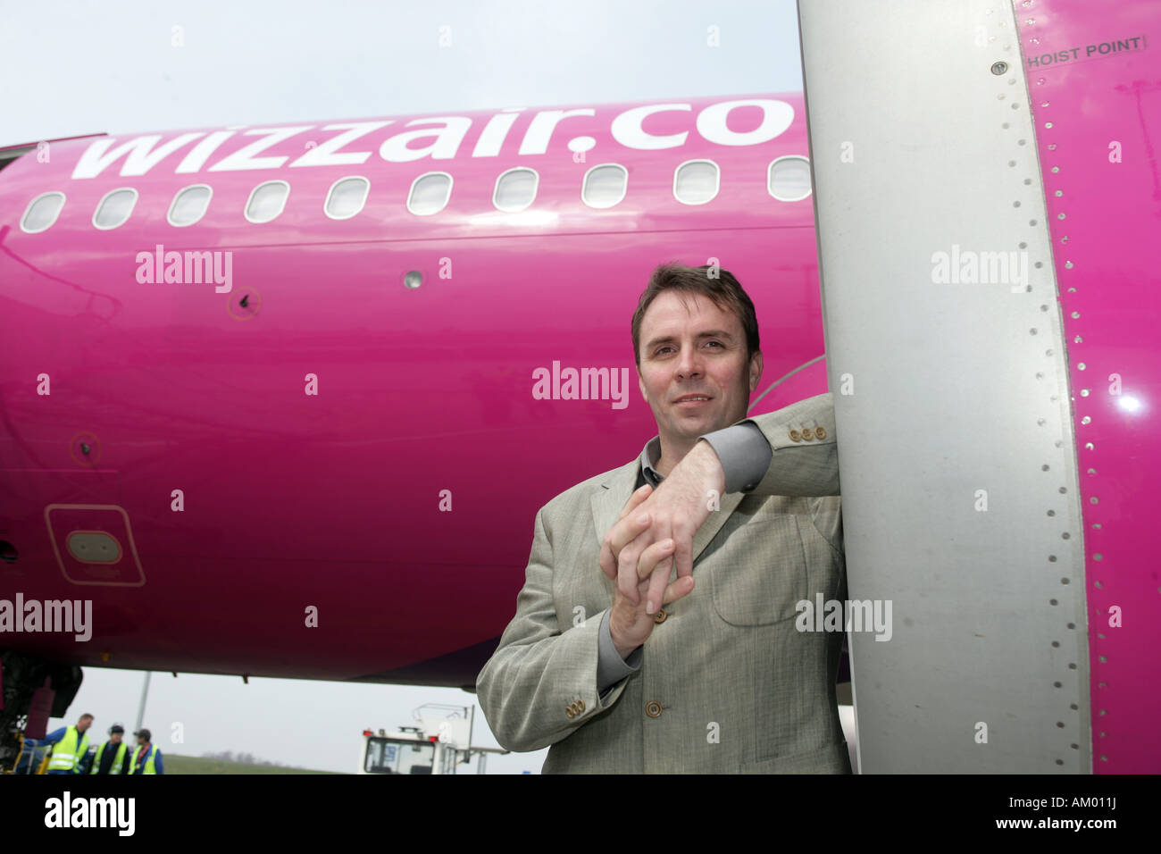 József Váradi PDG de Wizz Air au cockpit d'un Airbus A 320 Banque D'Images