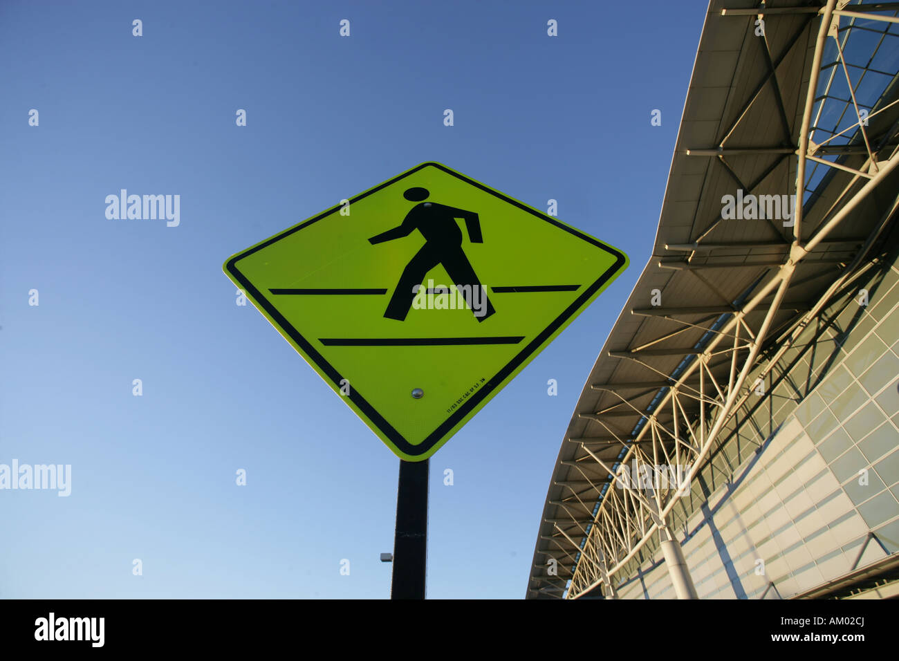 Trottoir de panneau de signalisation à l'Aéroport International de San Francisco California USA Banque D'Images