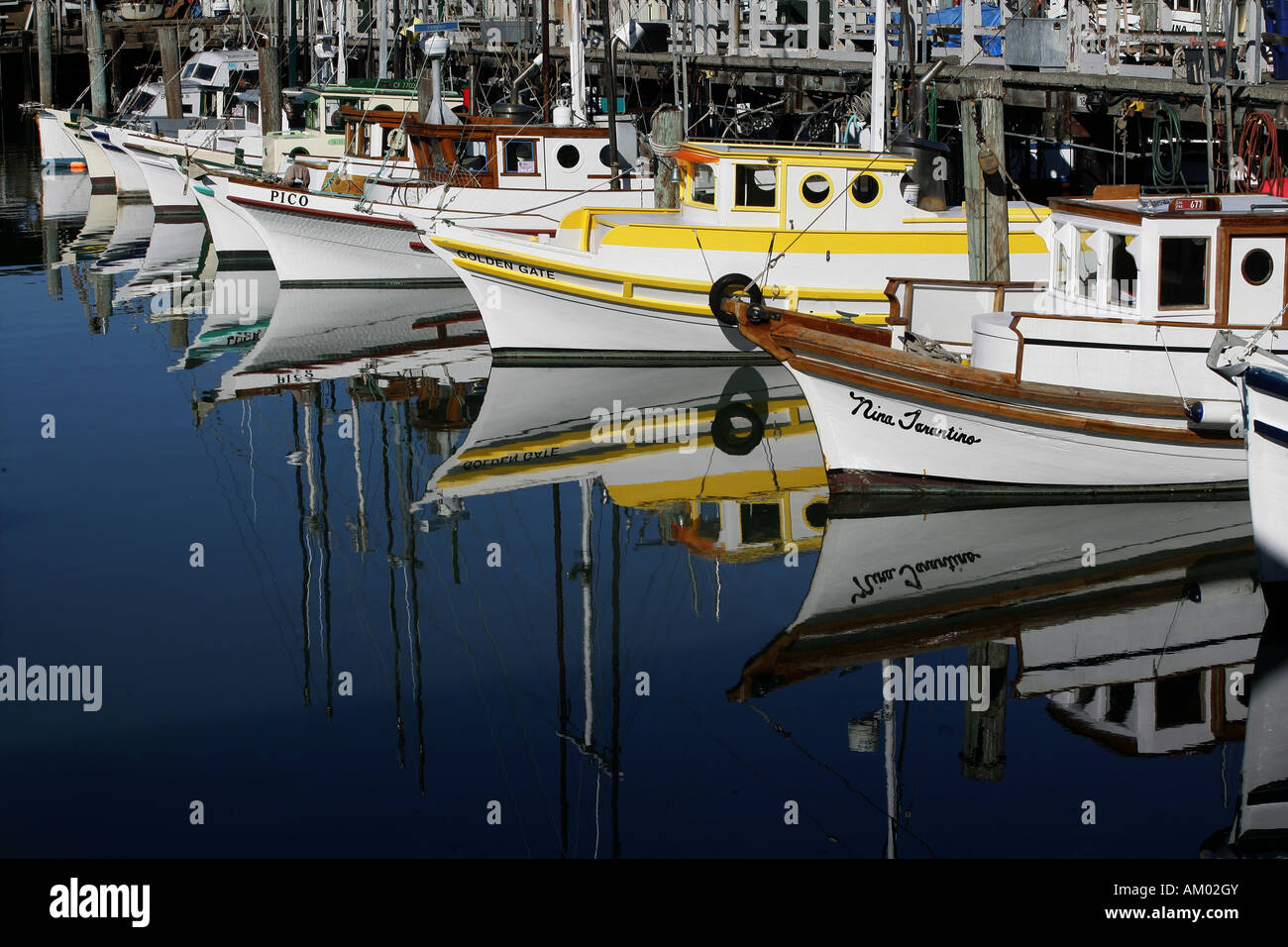 Les bateaux de pêche pêcheur dans"s Wharf, San Francisco California USA Banque D'Images