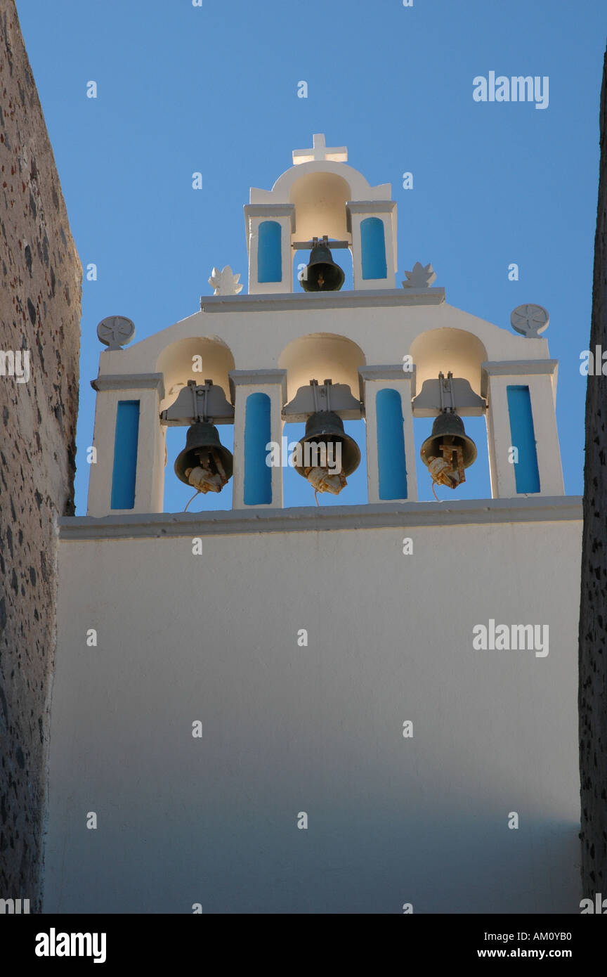Les cloches de l'église à Santorin, Grèce Banque D'Images