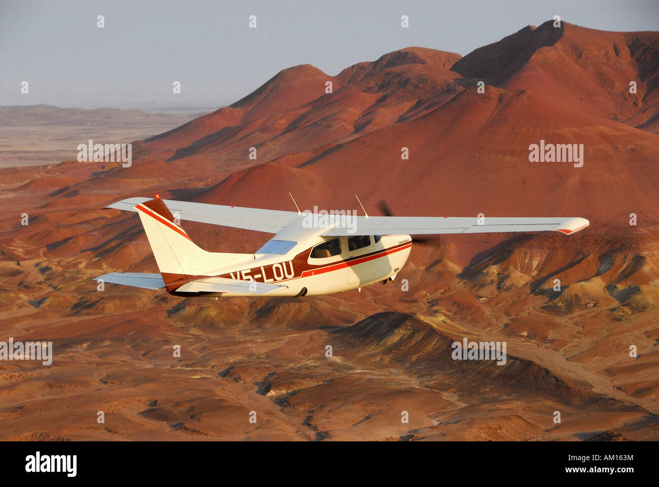 Petit avion sur Skeleton Coast, Kuidas, Namibie Banque D'Images