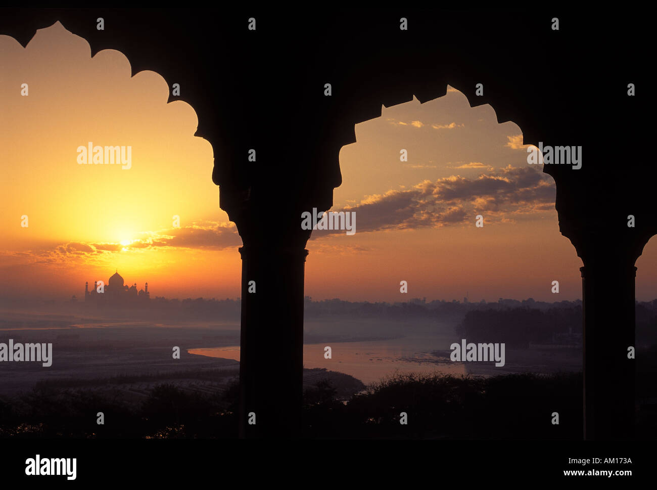 Le lever du soleil sur le Taj Mahal de Fort d'Agra Agra Inde Banque D'Images