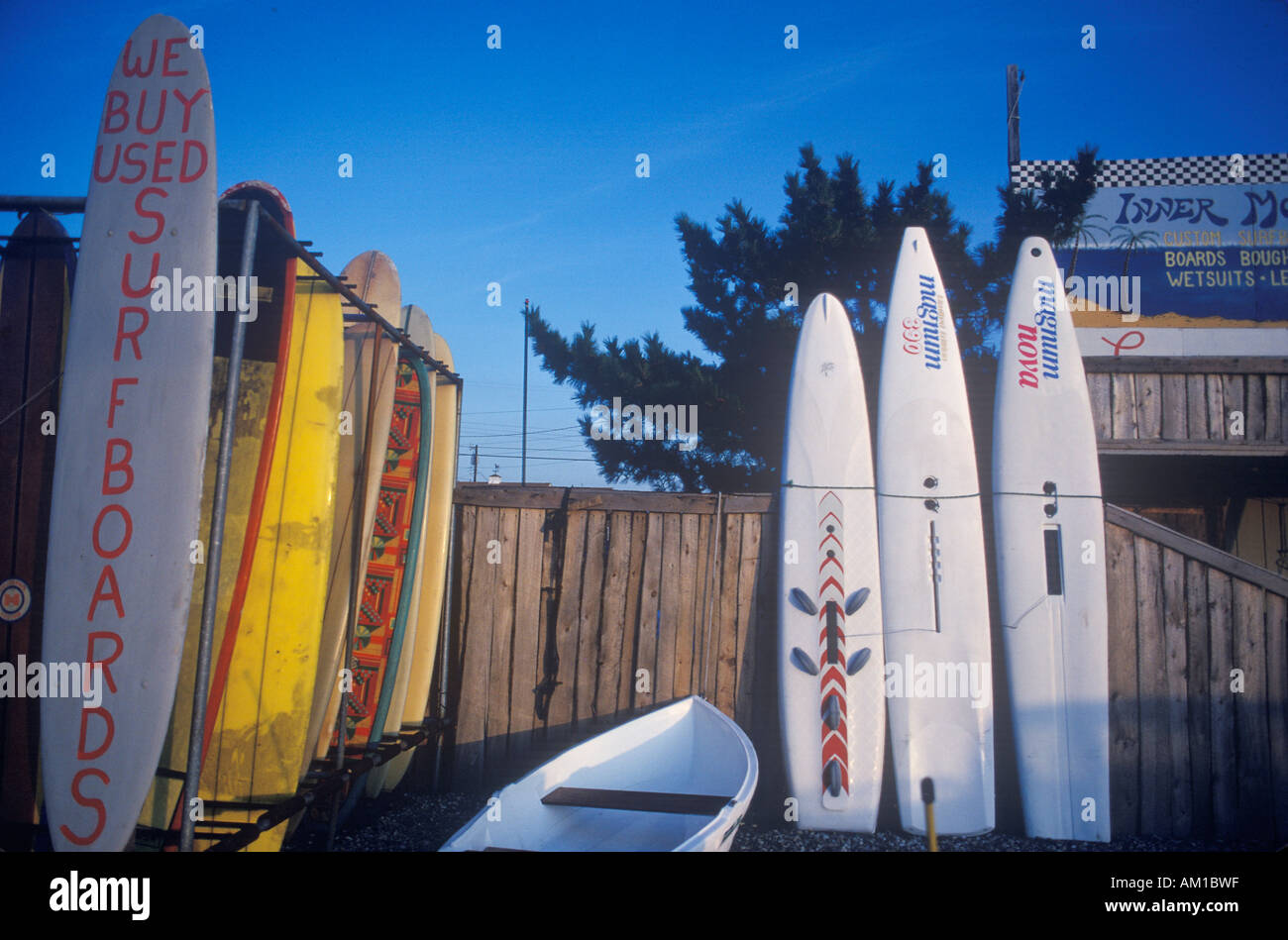 Planches de surf en bois Banque de photographies et d'images à haute  résolution - Alamy