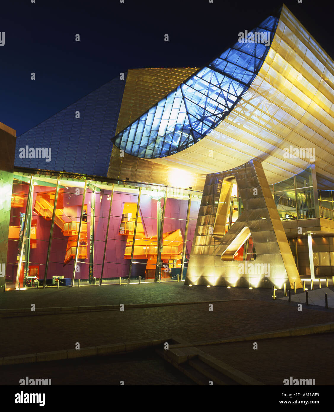 Le Lowry Centre nuit à Salford Quays Manchester England UK Banque D'Images