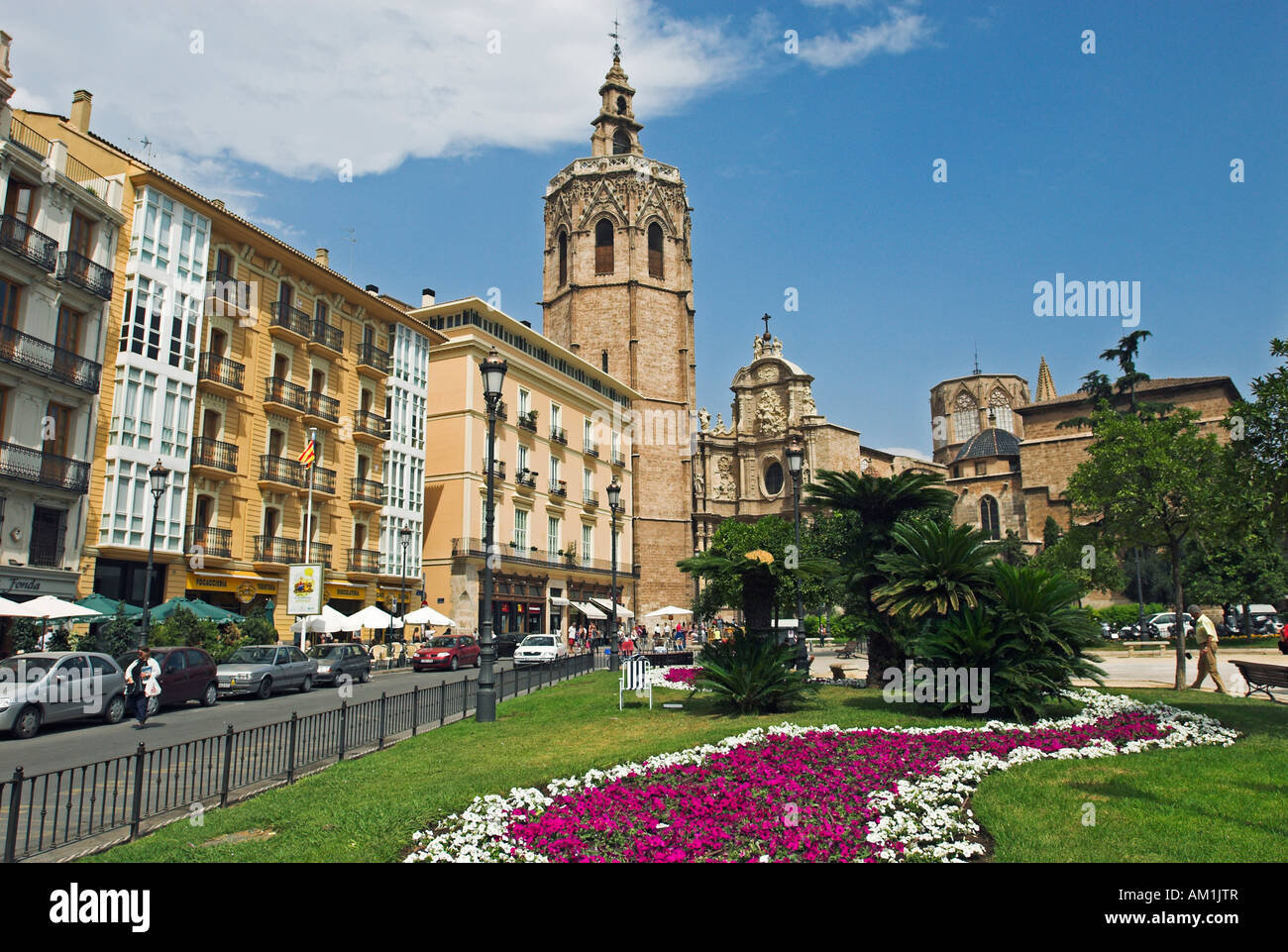 La Plaza de la Reina et la tour de la cathédrale, ville de Valence, Espagne, Europe Banque D'Images
