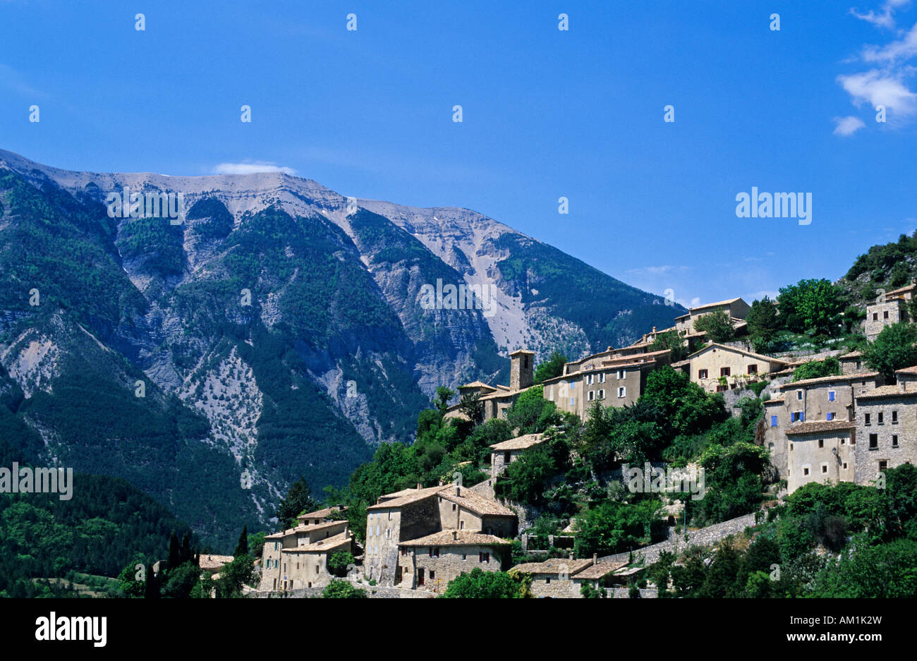 La France, Vaucluse, village de Brantes et le Mont Ventoux Banque D'Images