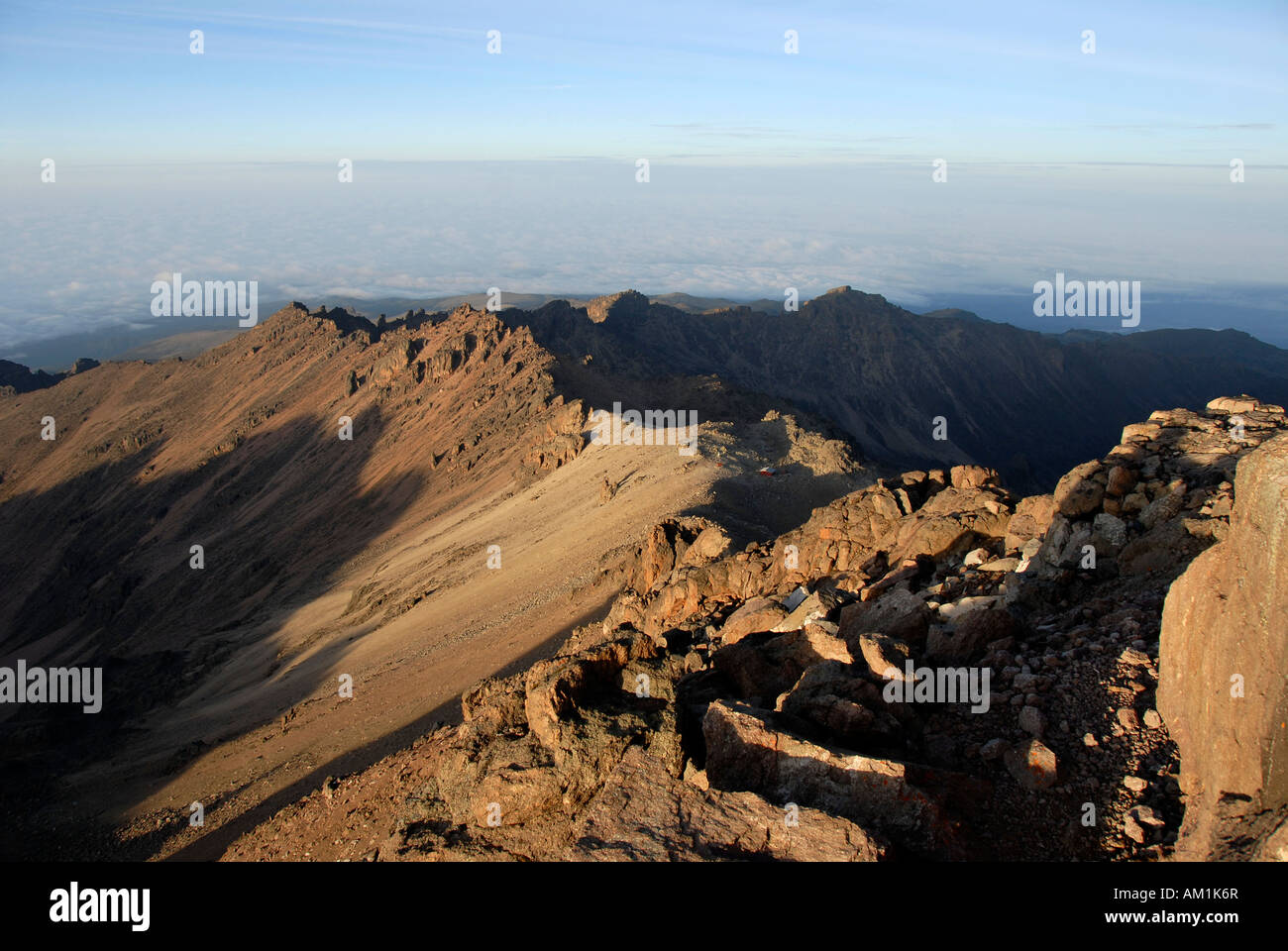 Vue vers le sud avec Austrian Hut du point Lenana (4985 m) Le Parc National du Mont Kenya Kenya Banque D'Images