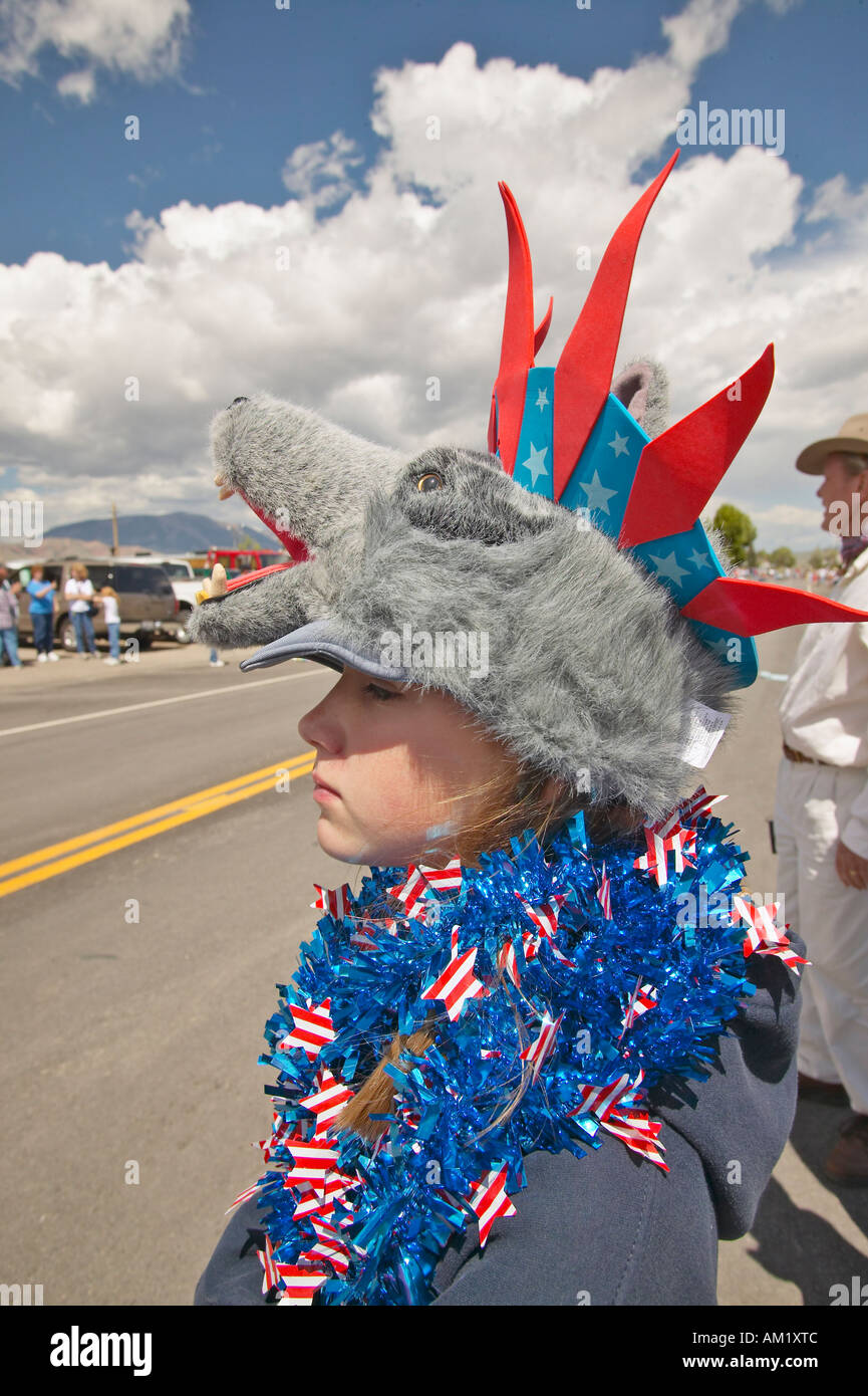 Enfant portant une coiffure inhabituelle pour le défilé du 4 juillet à Lima au Montana Banque D'Images