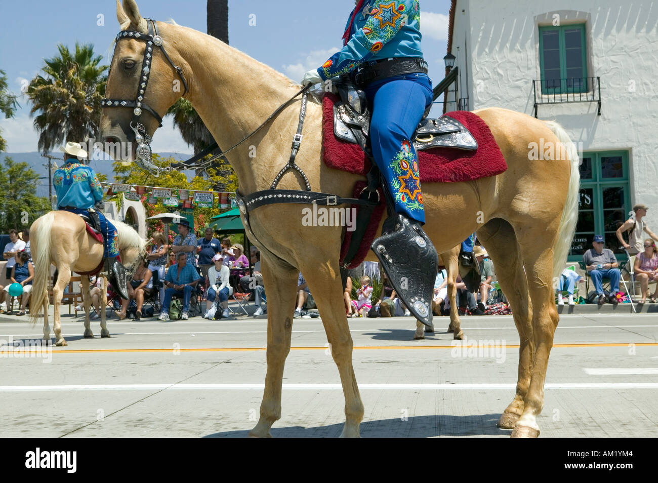 Cowgirl sur cheval pendant la journée d'ouverture défilé dans State Street Santa Barbara CA Vieux jours espagnol Fiesta 3 Août 2007 7 Banque D'Images