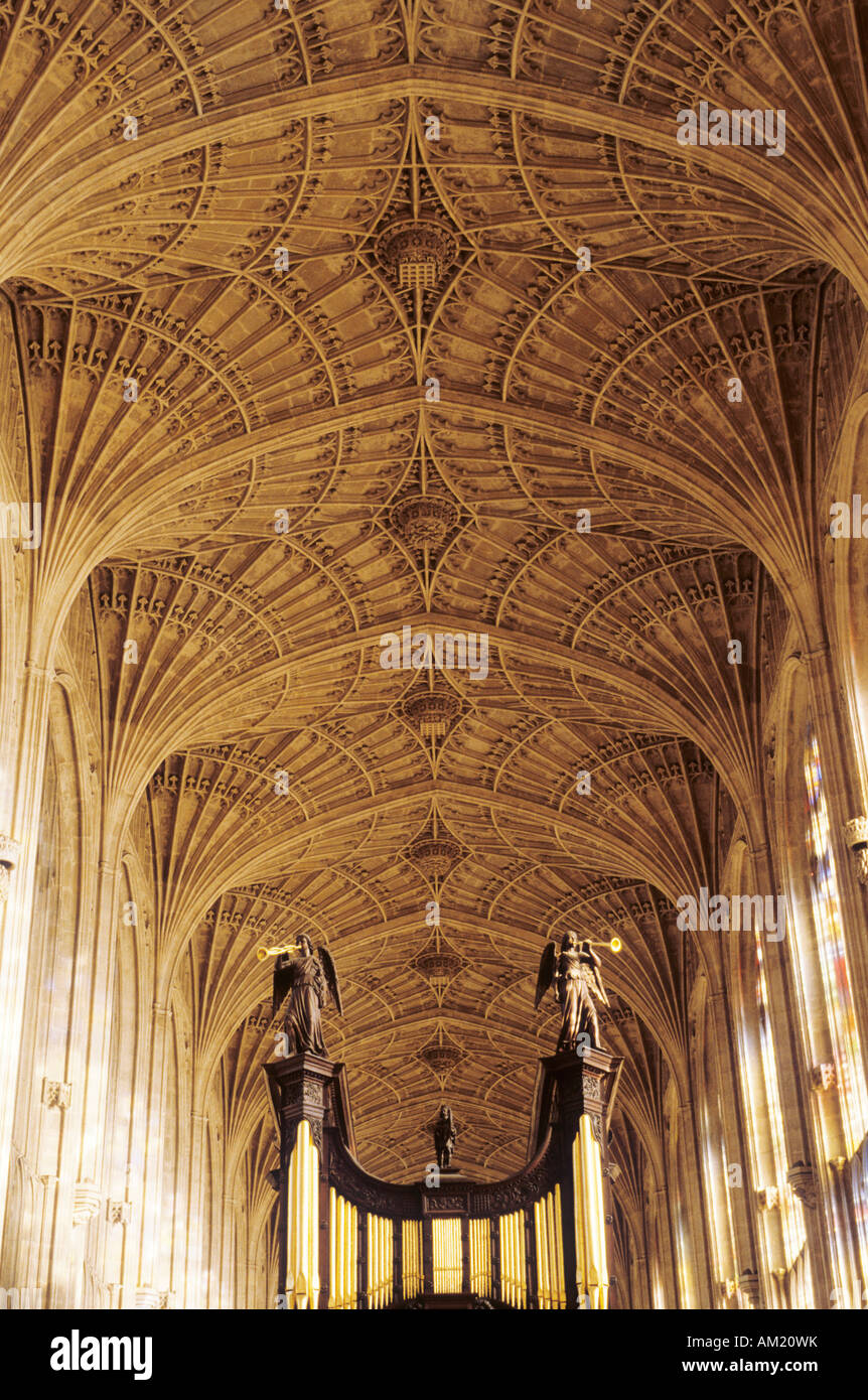 Chapelle du Kings College de Cambridge, de l'intérieur, de la base du ventilateur intérieur, voltige, voûtes, l'architecture gothique médiévale du 15e siècle Banque D'Images