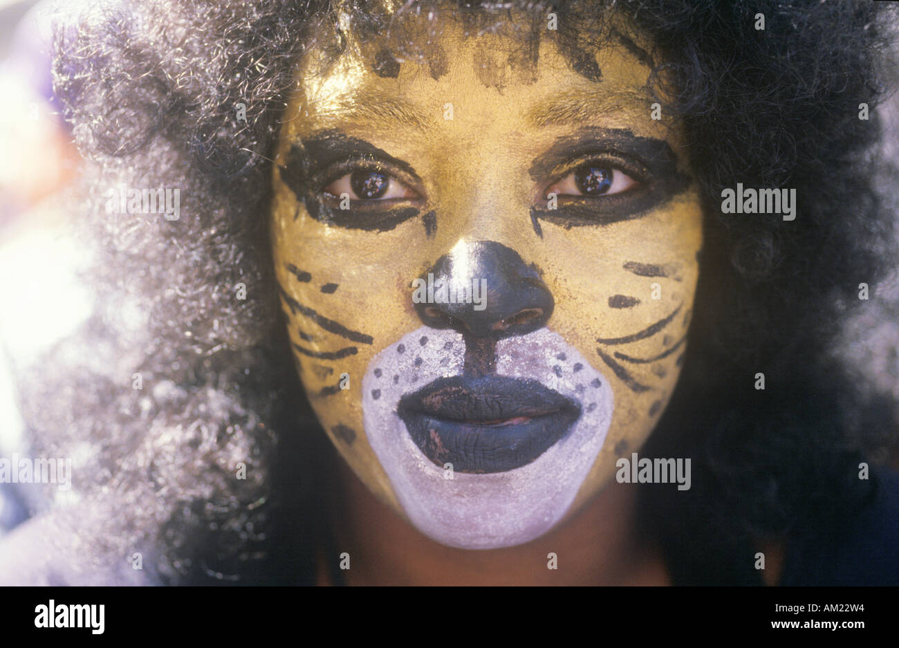 African American Female En Louisiane Nouvelle Orleans Maquillage De Chat Photo Stock Alamy African American Female En Louisiane Nouvelle Orleans Maquillage De Chat Photo Stock Alamy