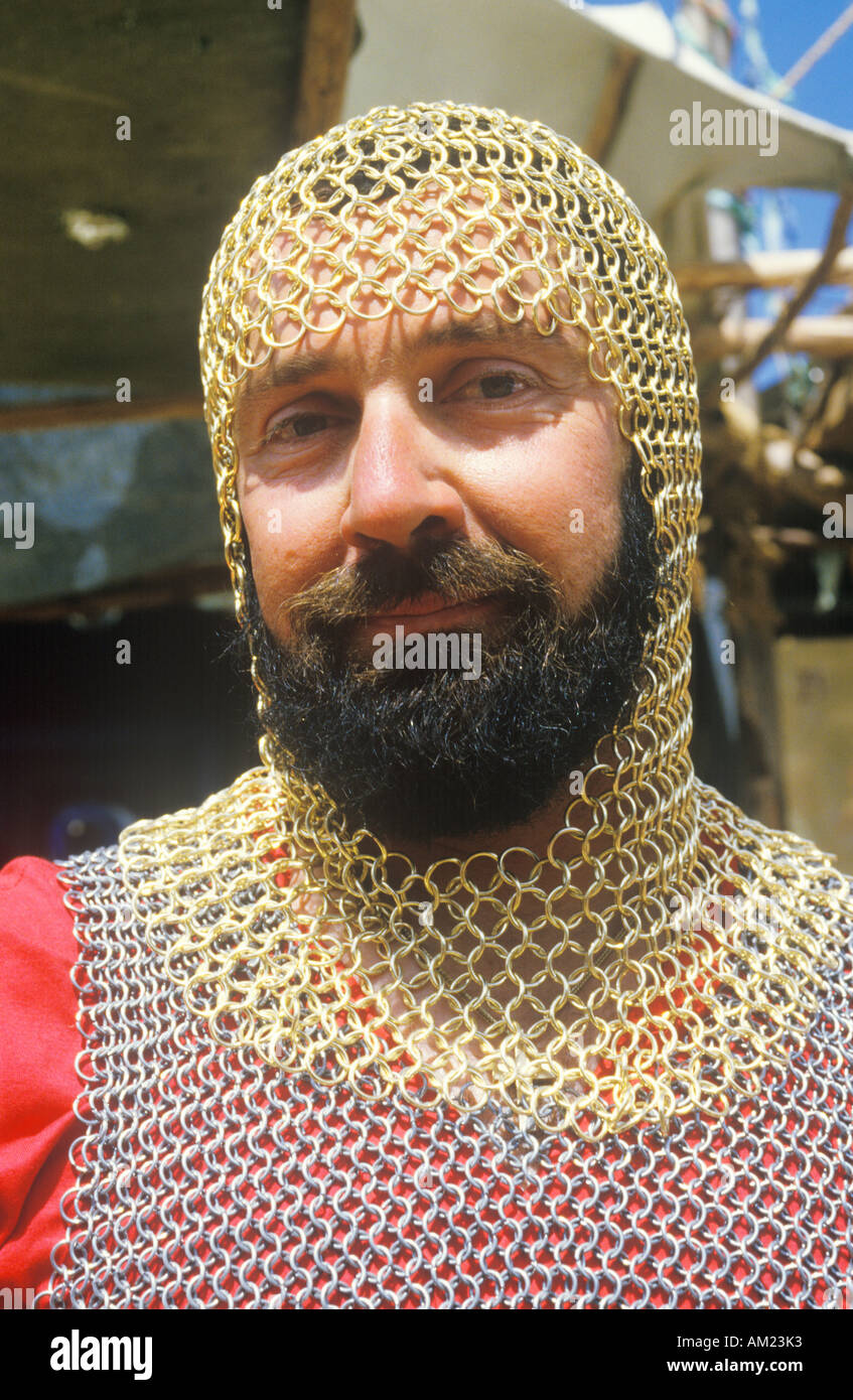 Acteur habillé de Chain Mail à faire Renaissance Agoura en Californie Banque D'Images