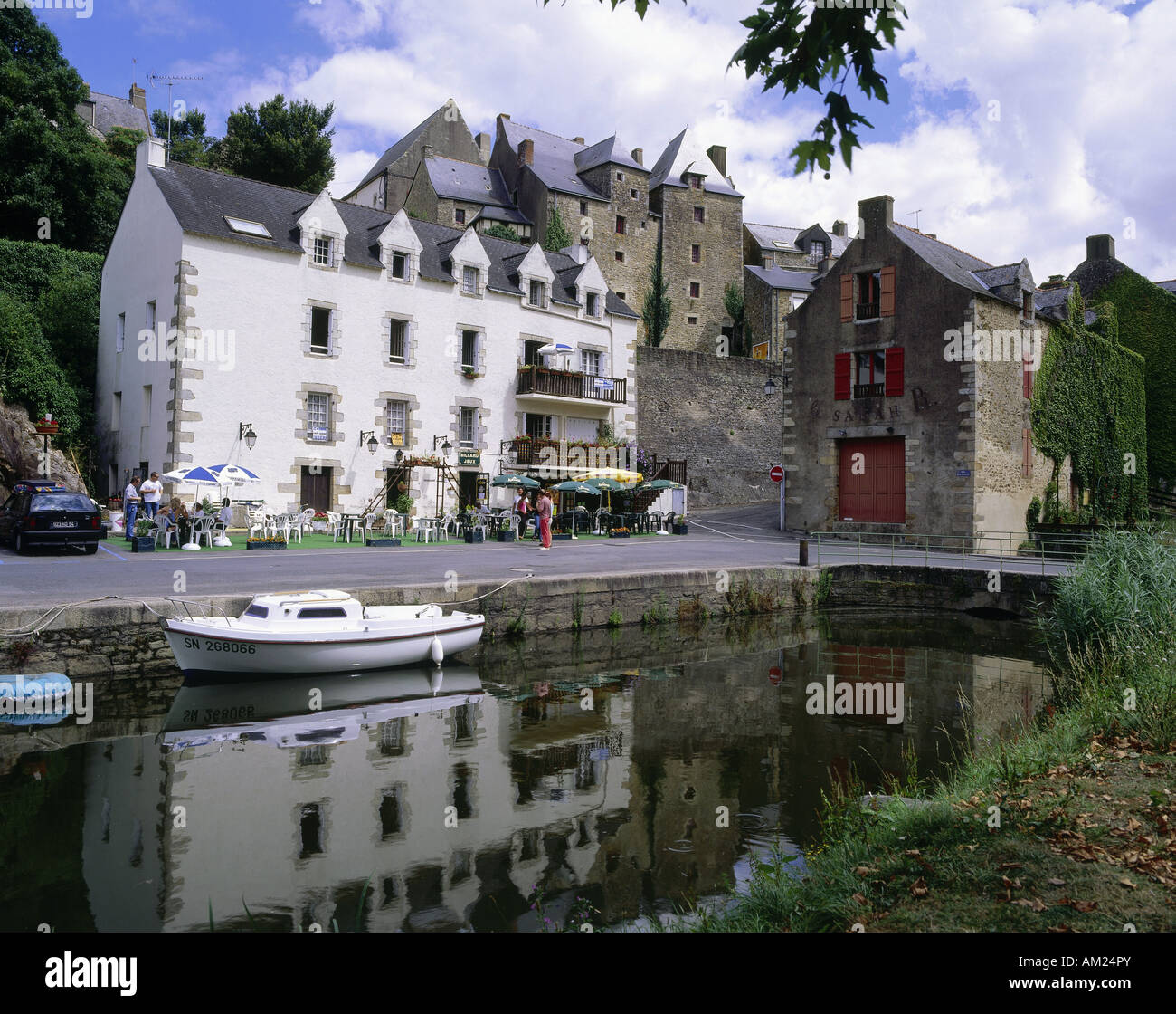 Géographie / voyages, France, La Roche Bernard, port, departement Morbihan, Bretagne, idyll, sidewalk cafe, locale, port, Europe Banque D'Images