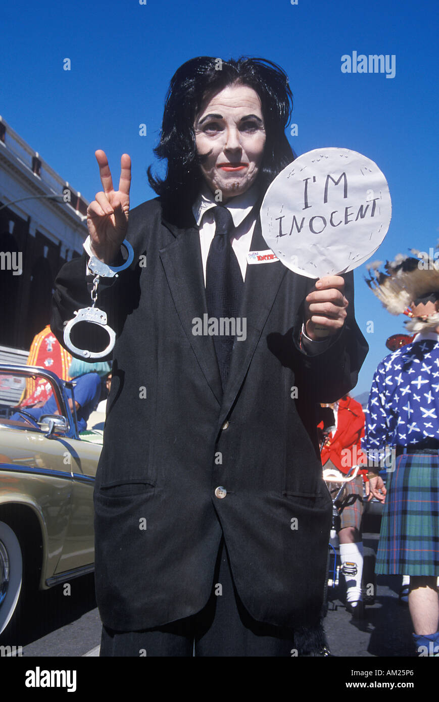 Michael Jackson impersonator holding pen marchant dans le Doo Dah Parade Pasadena en Californie Banque D'Images