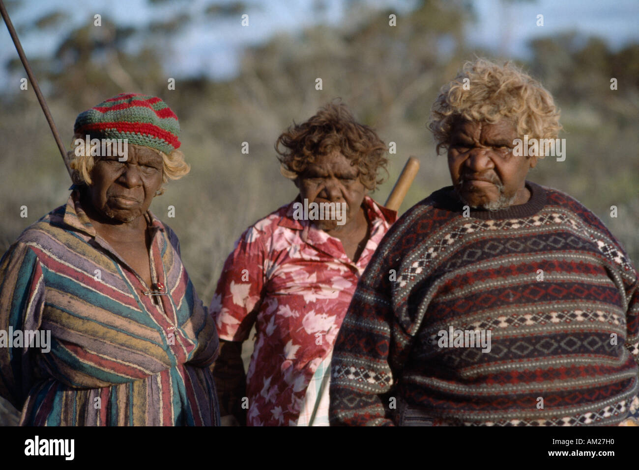 L'AUSTRALIE Le sud de Oak Valley Personnes ethniques d'Australasie Portrait de trois femmes autochtones dans la région de camp aborigène Banque D'Images