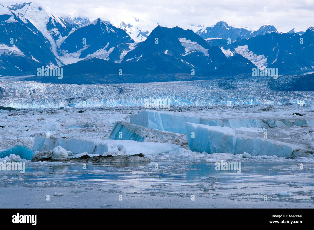 Glacier Columbia et les icebergs flottant à Prince William Sound, Alaska, USA Banque D'Images