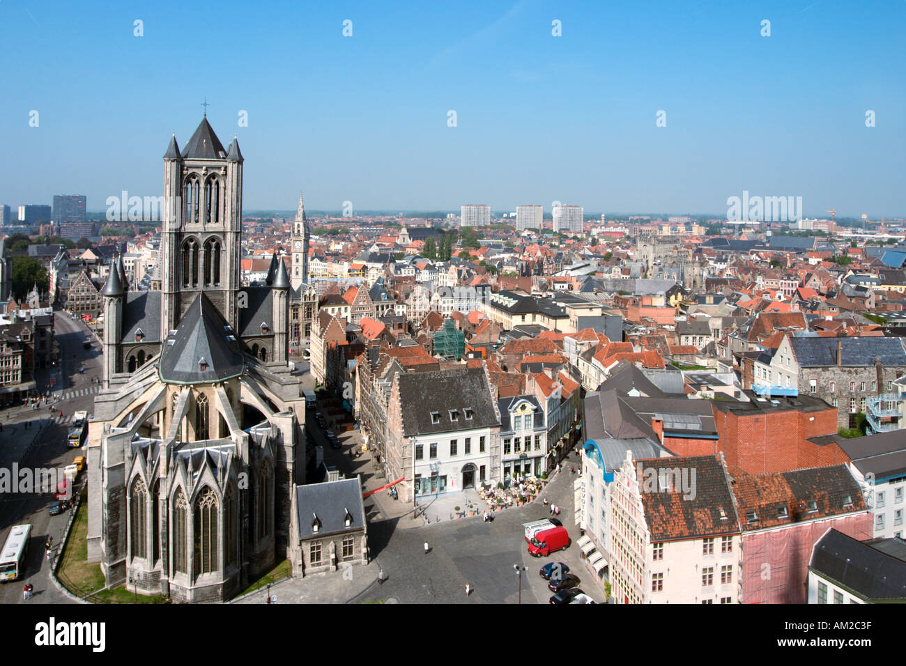 Vue sur l'église Saint-Nicolas et le centre-ville depuis le Beffroi (Belfort), Gand, Belgique Banque D'Images