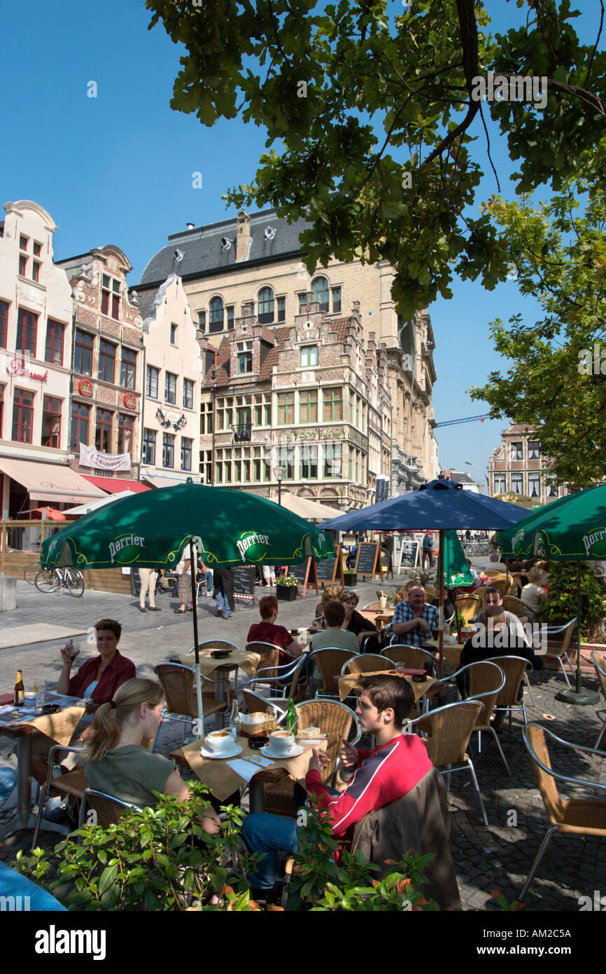 Sidewalk Cafe, Vrijdagmarkt Salon, Gand, Belgique Banque D'Images