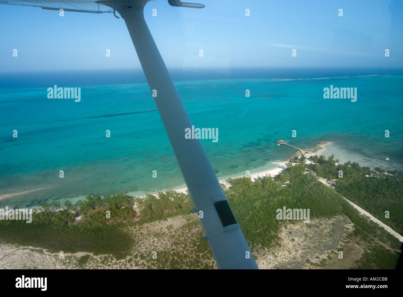 Vue aérienne de la petite Hope Bay Lodge, Fresh Creek, Andros, Bahamas, Caraïbes Banque D'Images