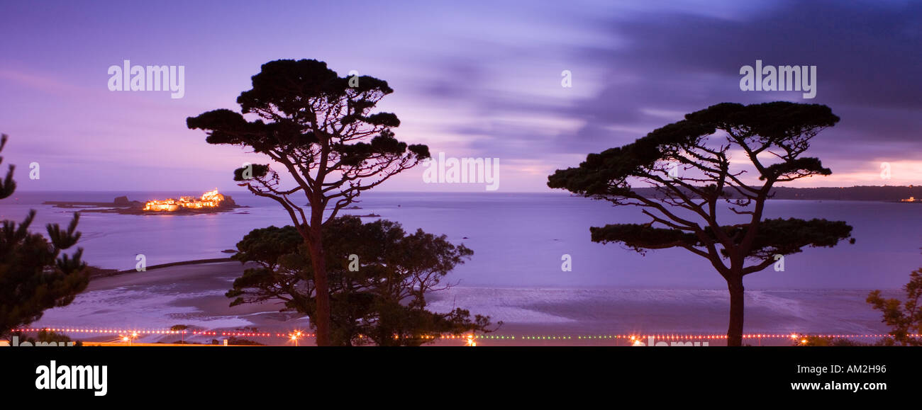 Channel Islands Jersey Elizabeth Castle St Aubins Bay St Helier au crépuscule Banque D'Images