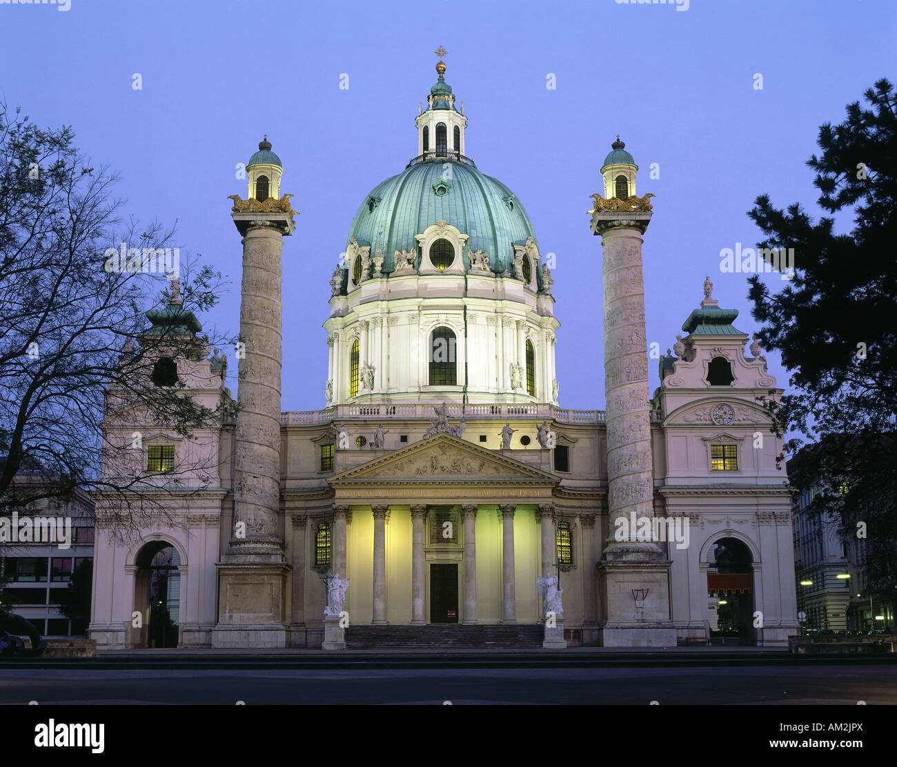 Géographie / voyage, Autriche, Vienne, les églises, l'église de Saint Charles (Karlskirche), construction : 1716 - 1737, les architectes : Johann Bernhard Fischer von Erlach und Joseph Emanuel Fischer von Erlach, vision de nuit Additional-Rights Clearance-Info,--Not-Available Banque D'Images