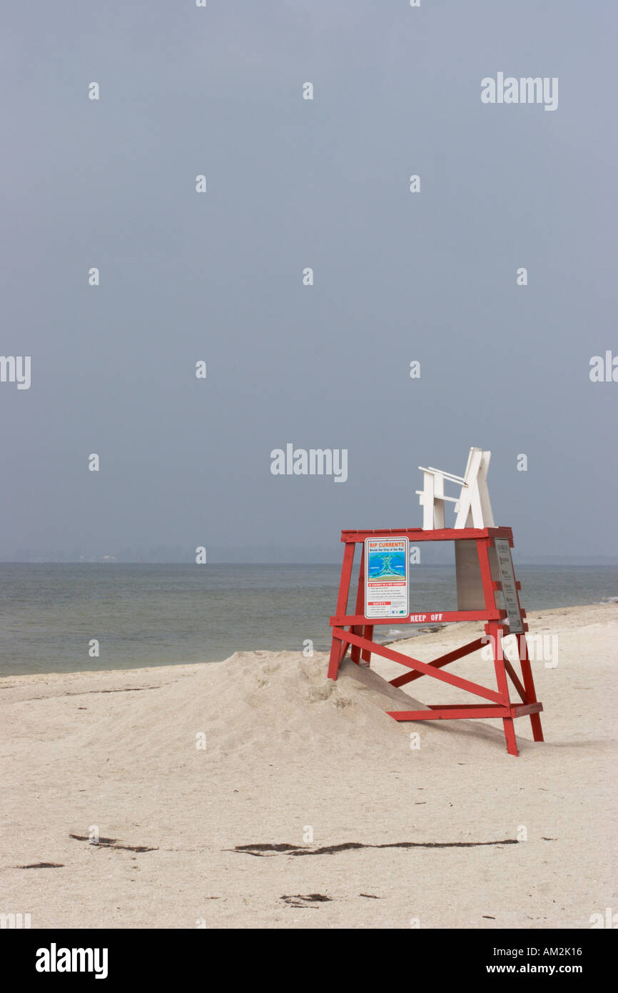 Lifeguard station sur plage à Ft De Soto Park en Floride USA Banque D'Images