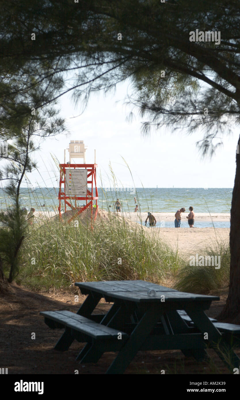Lifeguard station sur plage à Ft De Soto Park en Floride USA Banque D'Images