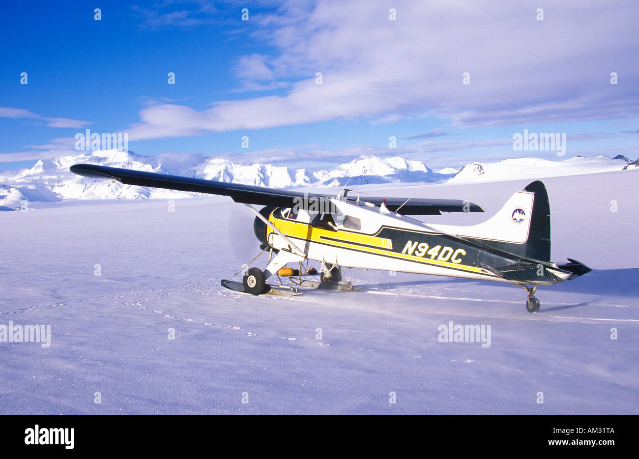 Un cornemuseur Bush avion dans le parc national Wrangell St Elias et préserver l'Alaska Banque D'Images