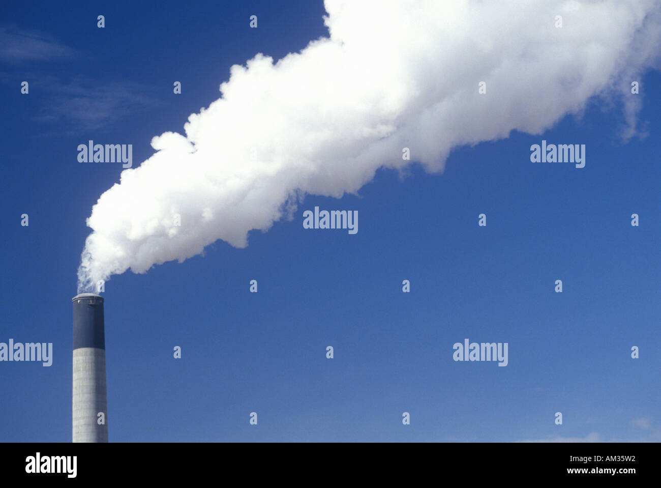 De vapeur refroidis par air de centrales électriques dans la région de Wyodak WY Banque D'Images