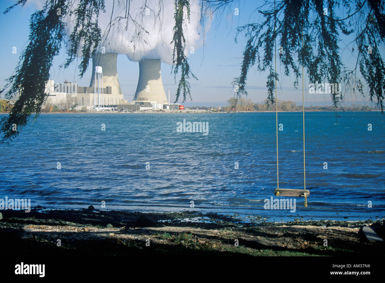 Deux centrales nucléaires au lac Érié MI Banque D'Images
